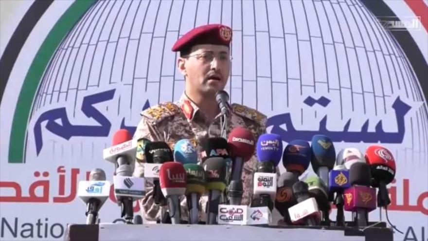 El portavoz de las Fuerzas Armadas de Yemen, el teniente general Yahya Sari, durante una manifestación en la capital, Saná, 3 de mayo de 2024.