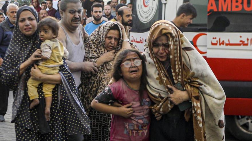 Palestinos heridos que llegaron al hospital al-Shifa tras los ataques aéreos israelíes contra la ciudad de Gaza. 16 de oct de 2023. (Foto: AP)