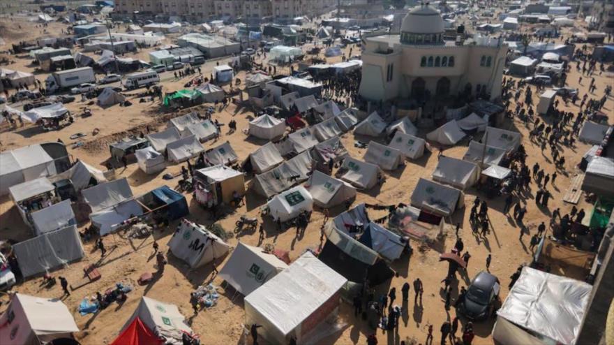 Un campamento para palestinos desplazados desde el norte de la franja de Gaza, en Rafah, diciembre de 2023. (Foto: REUTERS)