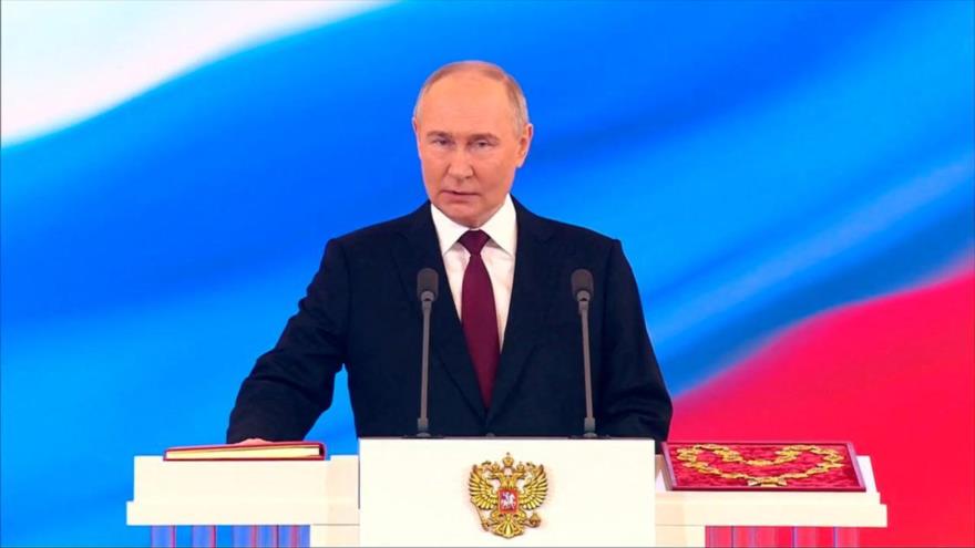 Vladímir Putin presta juramento como presidente de la Federación Rusa en una ceremonia en el Kremlin, Moscú, 7 de mayo de 2024.