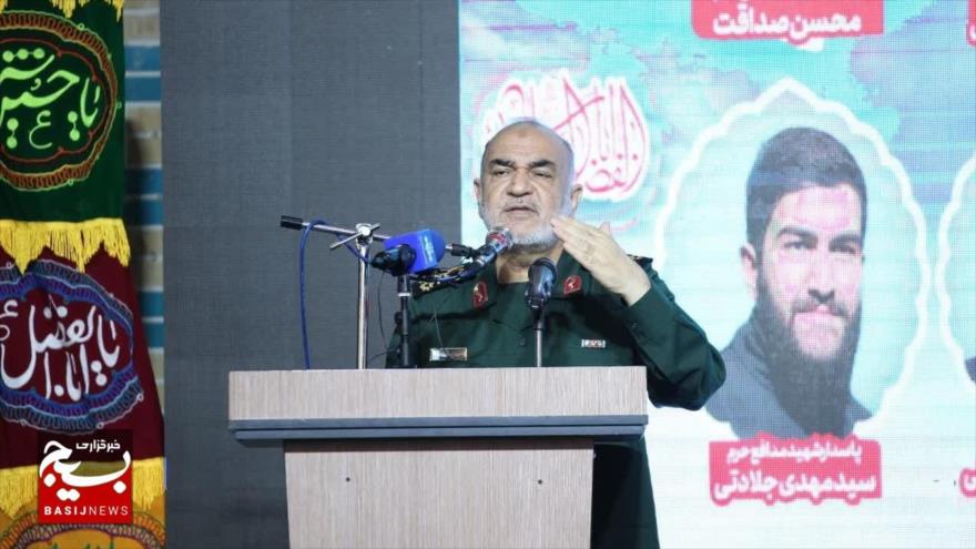 El comandante en jefe del Cuerpo de Guardianes de Irán, el general de división Hosein Salami, ofrece un discurso en una ceremonia en Teherán, 7 de mayo de 2024.
