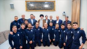 Líder de Irán se reúne con miembros de selección nacional de futsal