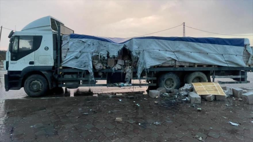 Un convoy de alimentos que esperaba trasladarse al norte de Gaza fue atacado por Israel, febrero de 2024. (Foto: UNRWA)