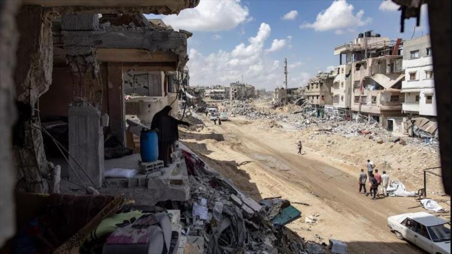 Los palestinos desplazados instalan tiendas de campaña sobre las ruinas de sus hogares, después de ataque militar israelí, 7 de mayo de 2024. (Foto: EFE)