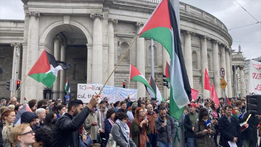 Los estudiantes del Trinity College de Dublín, Irlanda, en una protesta contra genocidio israelí en Gaza, 4 de mayo de 2024.