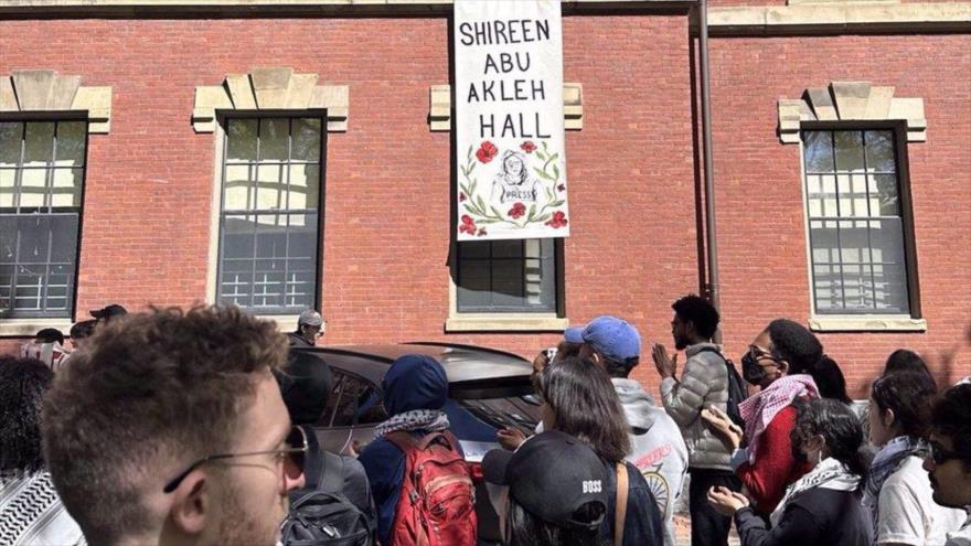 Estudiantes de Harvard en EE.UU. cambiaron nombre de una sala en honor a veterana periodista palestina Shireen Abu Akleh, 11 de mayo de 2024. 