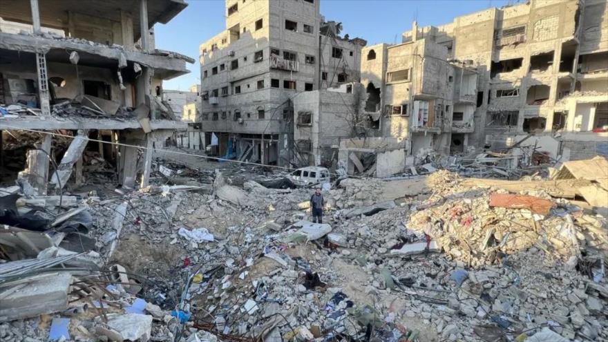 Destrucción causada en el campo de refugiados de Al-Shati en la ciudad de Gaza, tras bombardeos israelíes.