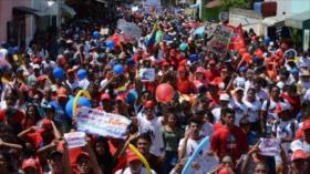 Venezolanos inundan calles para protestar por sanciones de EEUU