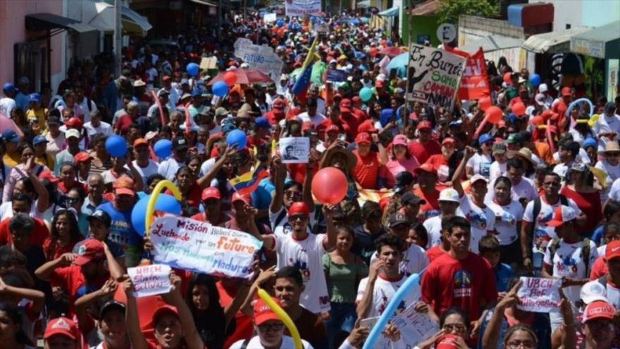 Simpatizantes del Partido Socialista Unido de Venezuela (PSUV) en las calles manifiestan su rechazo a las sanciones de EE.UU. mayo 2024 