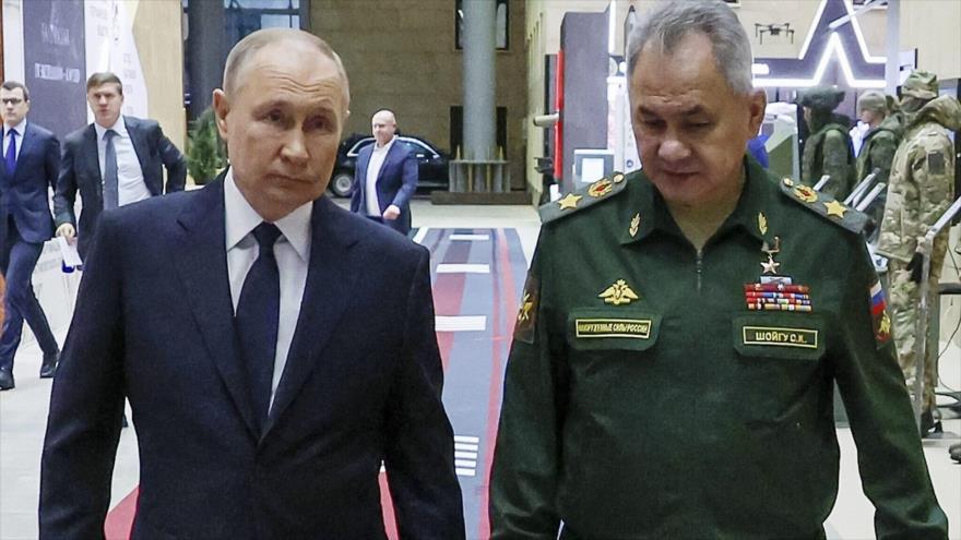 El presidente ruso, Vladimir Putin (izda.), y el ministro de Defensa, Sergei Shoigu, 19 de diciembre de 2023. 