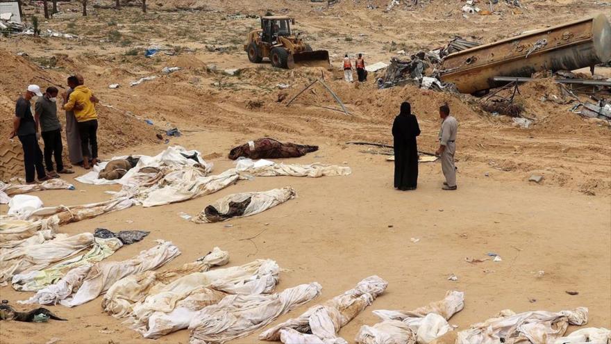 Casi 400 cadáveres fueron encontrados en una fosa común de un hospital de Jan Yunis, en Gaza en abril de 2024