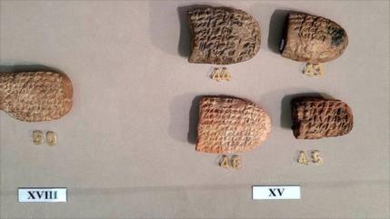 Irán exhibe tablillas antiguas persas devueltas desde EEUU