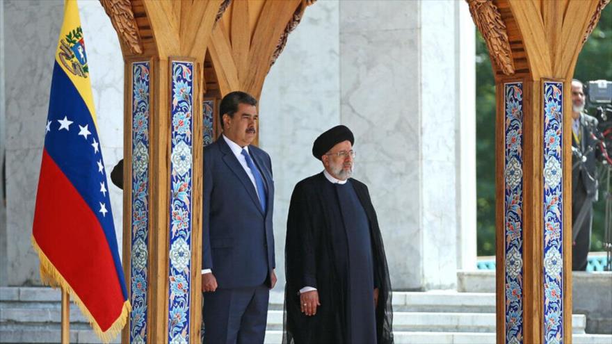 El presidente de Venezuela, Nicolás Maduro, en una reunión con el Líder de Irán en Teherán, capital persa, 11 de junio de 2022.