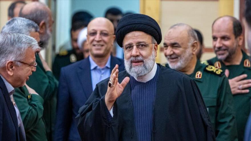 El presidente iraní, Seyed Ebrahim Raisi, asiste a un acto de la Universidad del Cuerpo de Guardianes de Irán (CGRI).