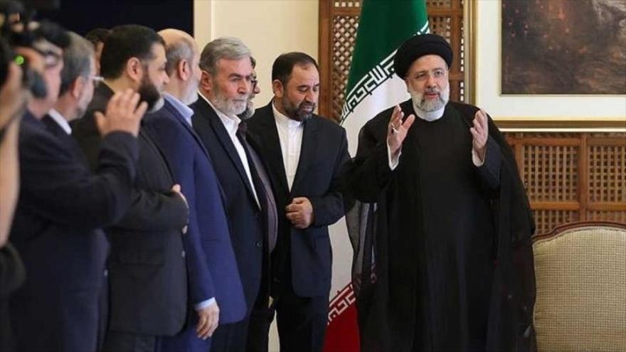 El presidente difunto de Irán, Ebrahim Raisi, se reúne con líderes de la Resistencia palestina en Damasco, capital siria, 4 de mayo de 2023.