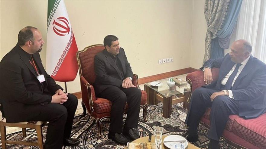 El responsable del Poder Ejecutivo de Irán, Mohamad Mojber, se reúne con el canciller de Egipto, Sameh Shoukry, en Teherán, 22 mayo de 2024.