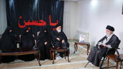 Presencia del Líder de Irán en la casa del presidente mártir Raisi