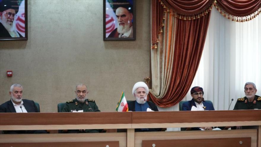 Comandantes del CGRI de Irán reunidos con altos funcionarios de varios grupos de Resistencia, Teherán, 23 de mayo de 2024.