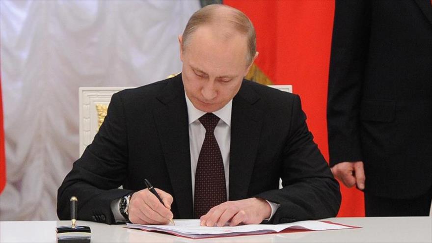 El presidente ruso, Vladímir Putin, ha firmado el decreto que prevé la eliminación de una serie desanciones contra Turquía.