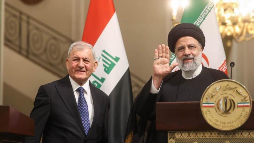 El presidente de Irak, Abdul Latif Rashid (izda.), junto al presidente mártir iraní, Ebrahim Raisi, durante un viaje a Teherán.