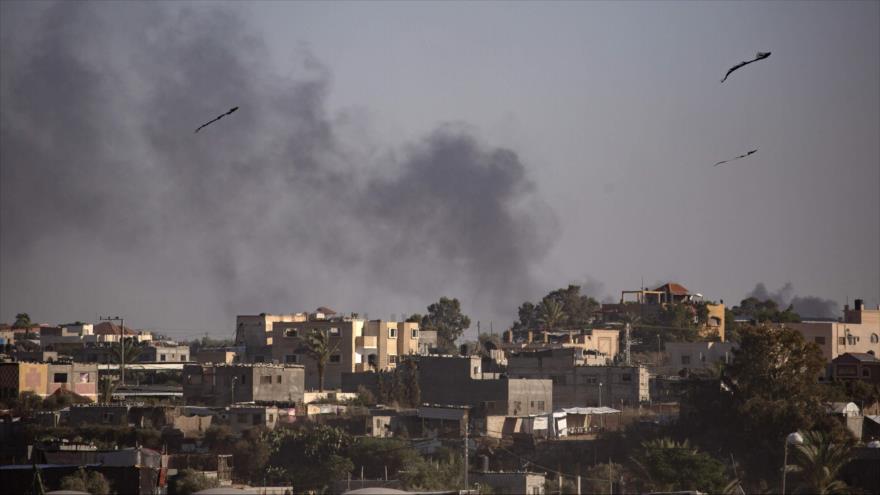 El humo se eleva después de un ataque aéreo israelí en Rafah, sur de la Franja de Gaza. 