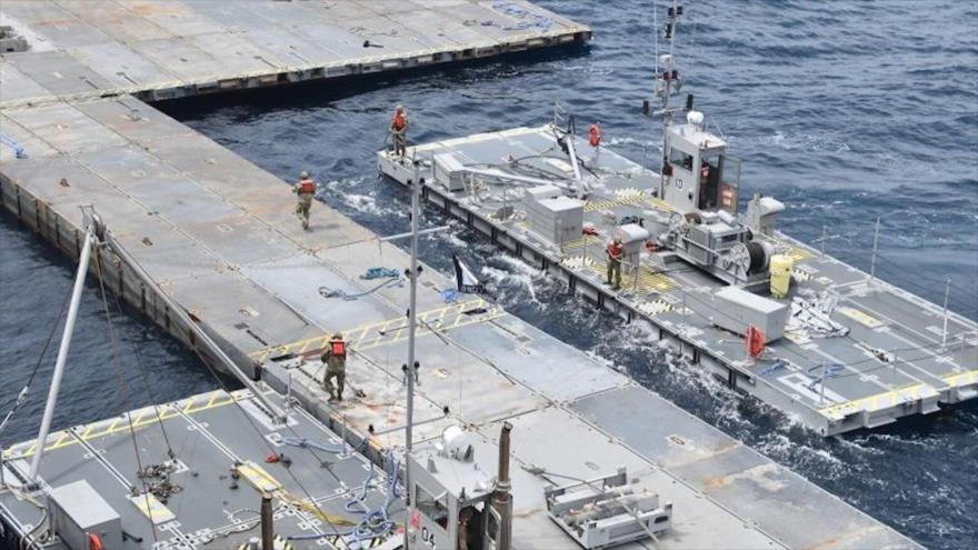 Militares estadounidenses construyendo un muelle flotante frente a Gaza.(Foto:CNN)
