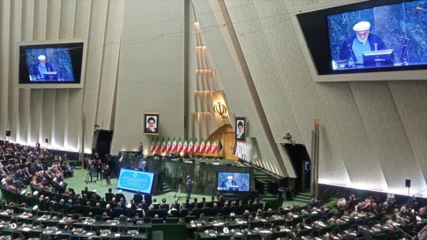 Asamblea Consultiva Islámica de Irán (Mayles) inicia sus labores.
