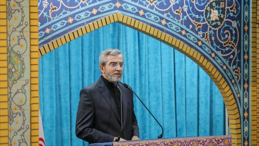 El canciller interino de Irán, Ali Baqeri Kani, habla durante el rezo colectivo del viernes de Teherán, 31 de mayo de 2024. (Foto: IRNA)