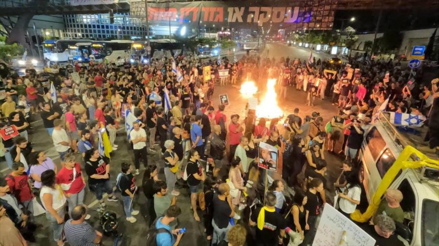 La manifestación de israelíes ante el ministerio de asuntos militares de Israel para liberación de los retenidos, 3 de junio de 2024.