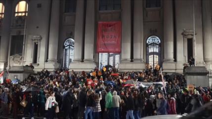 Artistas y pobladores reclaman libertad de Daniel Jadue en Chile