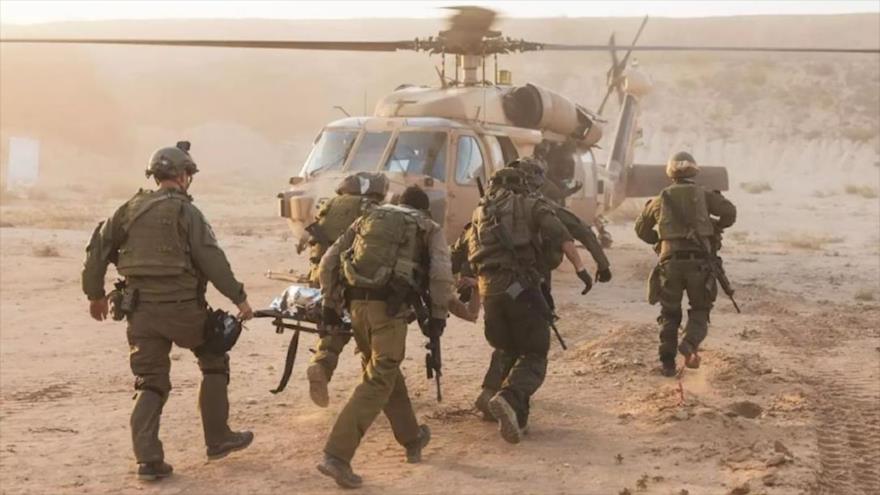 Militares israelíes llevan a cabo una evacuación médica en la Franja de Gaza, 13 de noviembre de 2023. (Foto: AFP)