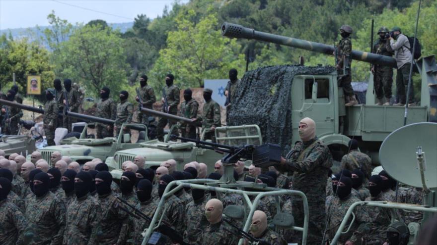 Fuerzas de Hezbolá participan en un entrenamiento militar en el sur de El Líbano.