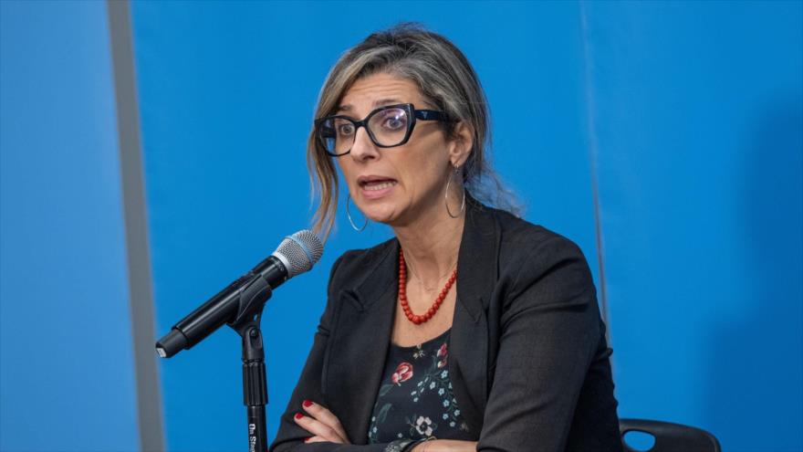 La relatora especial de la ONU para los DDHH en Palestina, Francesca Albanese, habla en una rueda de prensa.