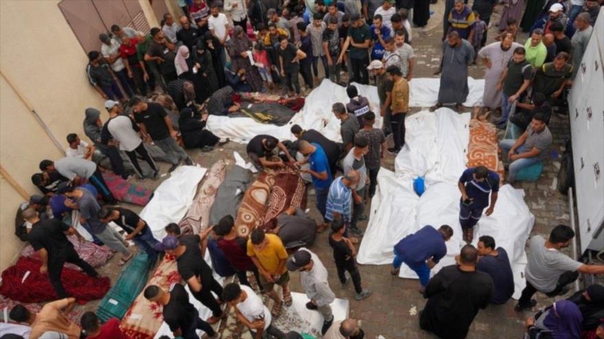 Los cadáveres de los palestinos tras el ataque israelí contra el campamento de Al-Nuseirat en Gaza, 6 de junio de 2024.