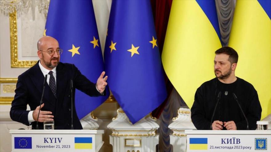 El presidente de Ucrania, Volodímir Zelenski (dcha.), y el presidente del Consejo Europeo, Charles Michel, asisten a una rueda de prensa conjunta en Kiev, el 21 de noviembre de 2023. (Foto: Reuters)