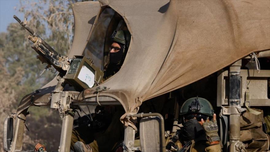 Soldados israelíes en un vehículo militar cerca de la frontera entre Israel y Gaza, 23 de junio de 2024. (Foto: Reuters)

