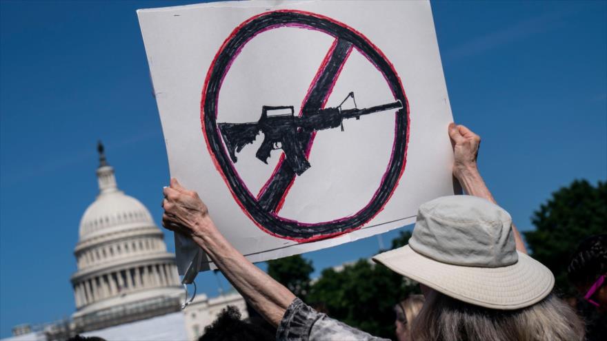 Manifestantes exigen al gobierno de Estados Unidos medidas más estrictas de control de armas.