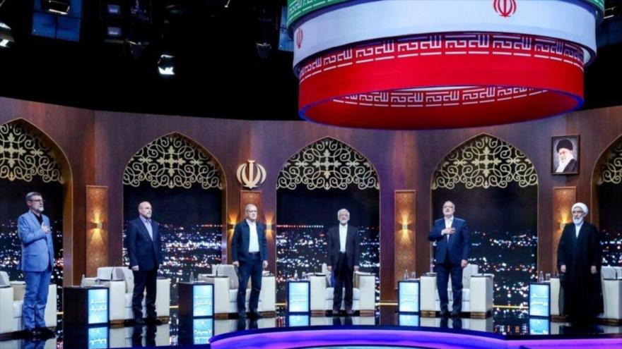 Seis presidenciables de Irán, durante el quinto y su último debate televisivo, 25 de junio de 2024.