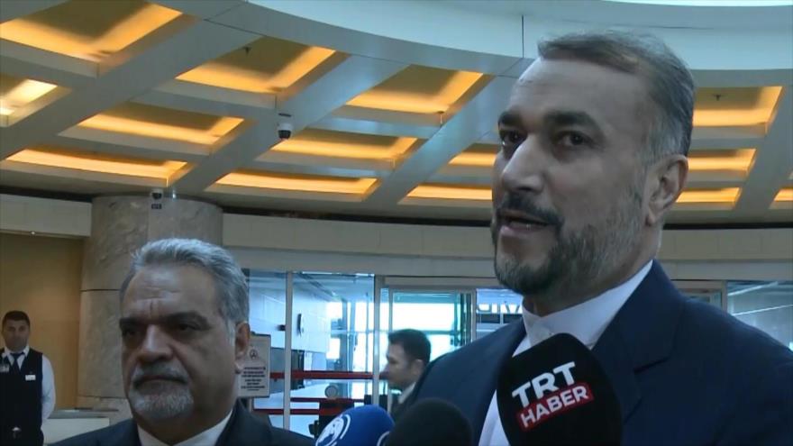 Viaje del mártir Dr. Hosein Amir Abdolahian a Turquía