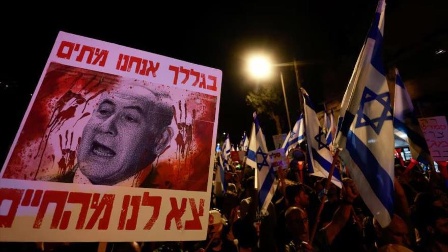 Una protesta frente a la residencia del primer ministro israelí, Benjamín Netanyahu, en Al-Quds (Jerusalén), 27 de junio de 2024. (Foto: Reuters)