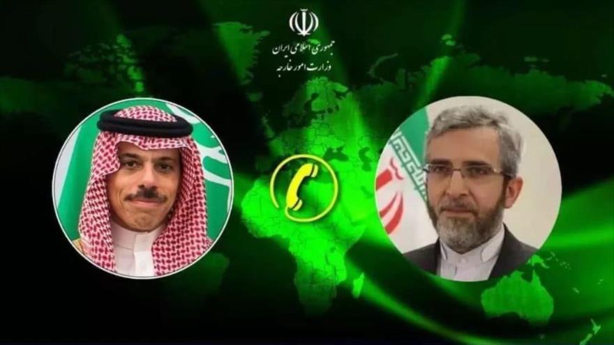 El canciller interino iraní, Ali Baqeri Kani, (decha.) y su par saudí, Faisal bin Farhan.