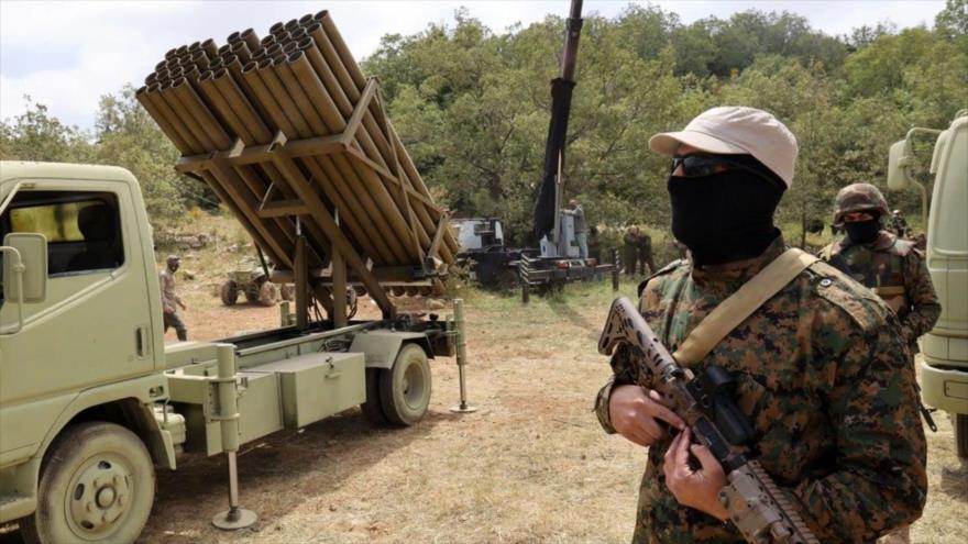 Combatientes de Hezbolá realizan un ejercicio militar en el sur de El Líbano, 21 de mayo de 2023.
