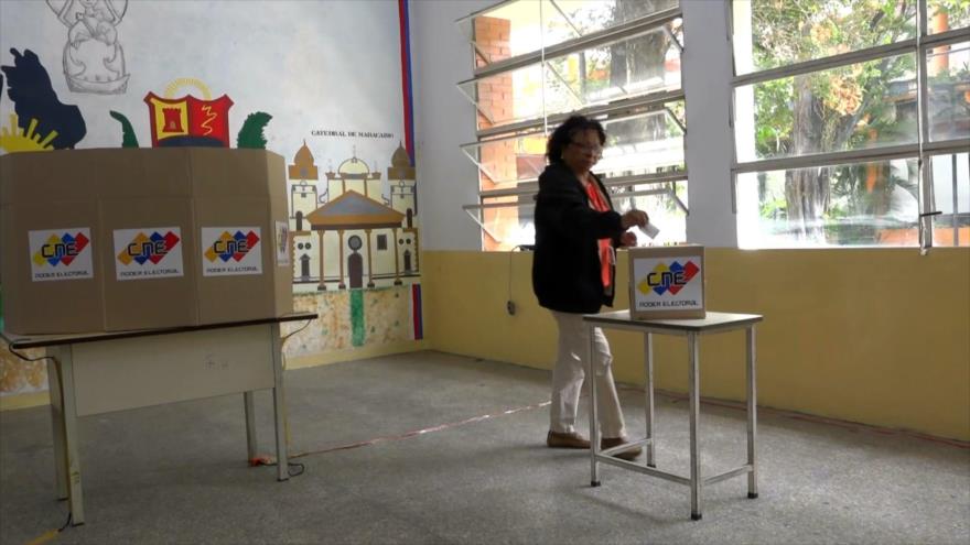 Venezuela realiza masivo simulacro electoral antes de presidenciales