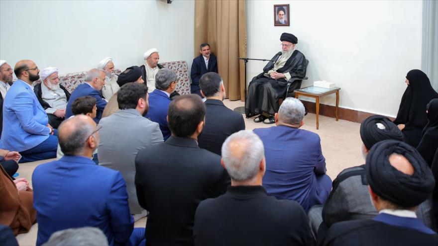 Líder de Irán destaca importancia de participar en balotaje del viernes