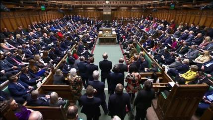 Británicos deciden entre Conservadores y Laboristas en las urnas 
