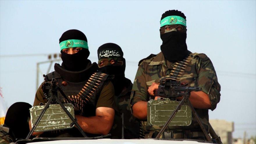 Combatientes de las Brigadas Ezedin Al-Qasam, brazo armado del Movimiento de Resistencia Islámica de Palestina (HAMAS).