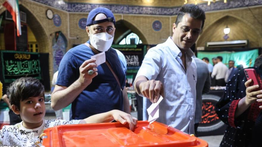 ‘Alta participación en balotaje muestra democracia activa en Irán’
