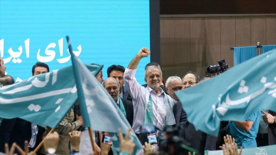 El presidente electo de Irán, Masud Pezeshkian, durante la campaña electoral.