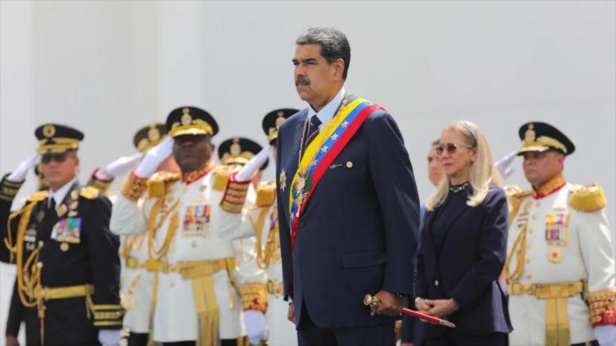 El presidente de Venezuela (c) durante el acto 213º Aniversario de la Declaración de la Independencia de Venezuela, 6 de julio de 2024.