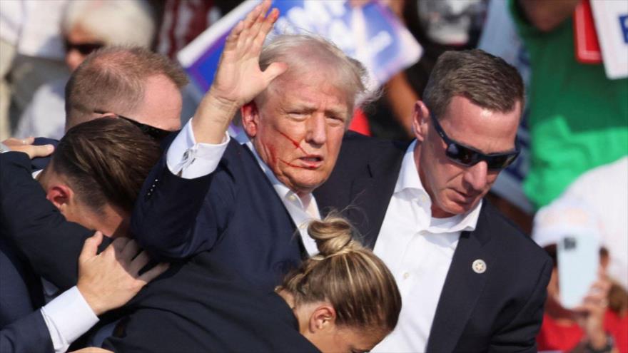 Donald Trump, evacuado tras recibir un disparo, 14 de julio de 2024. (Foto:Reuters)
